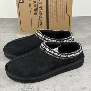 kirkland Signature shearling slippers Women’s 10 M9 Black New In Box Black Noir